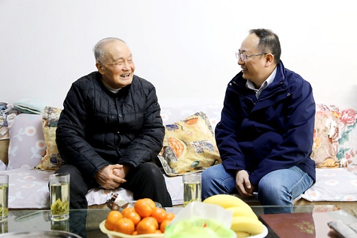 集團(tuán)公司開展春節(jié)前慰問送溫暖活動(dòng)