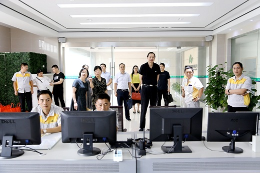 省總來(lái)銅開展專題調(diào)研和“送清涼”    調(diào)研組走進(jìn)安納達(dá)公司