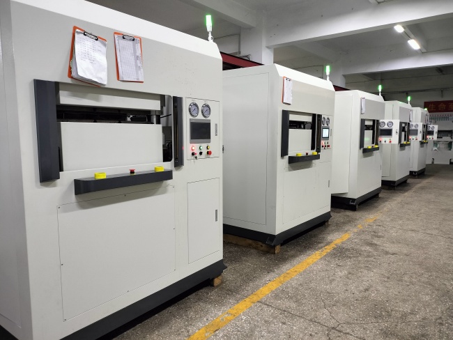 新材料：碳纖、玻纖、復(fù)合材料熱壓成型機(jī)技術(shù)